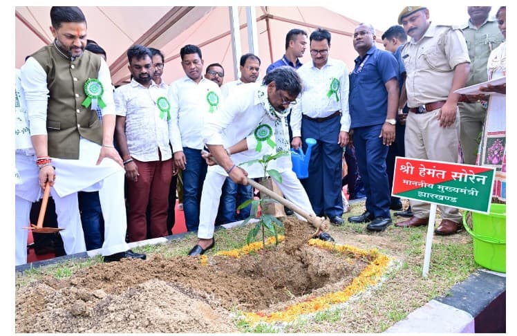 विधानसभा अध्यक्ष एवं मुख्यमंत्री ने पौधरोपण कर पर्यावरण संरक्षण का दिया संदेश