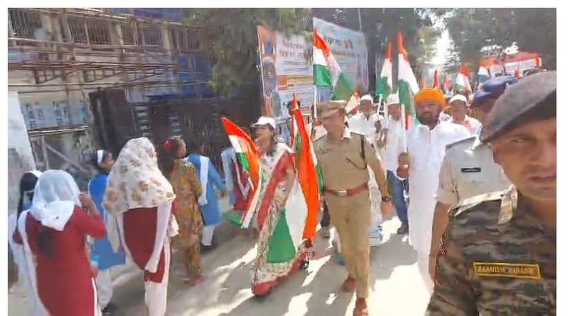 हाजीपुर में डीएम-एसपी और स्थानीय विधायक के नेतृत्व में निकली भव्य तिरंगा यात्रा, जिला स्कूल बना देशभक्ति का केंद्र