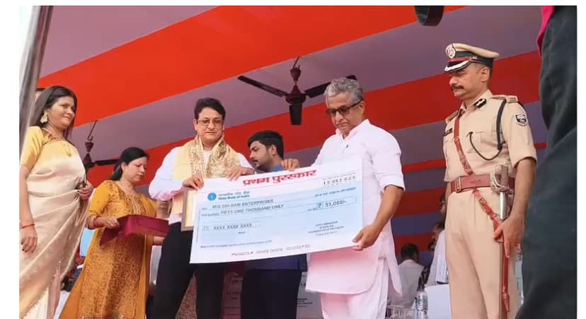भागलपुर में प्रभारी मंत्री नीतीश मिश्रा ने किया झंडोत्तोलन, योजनाओं की गिनाई उपलब्धियां