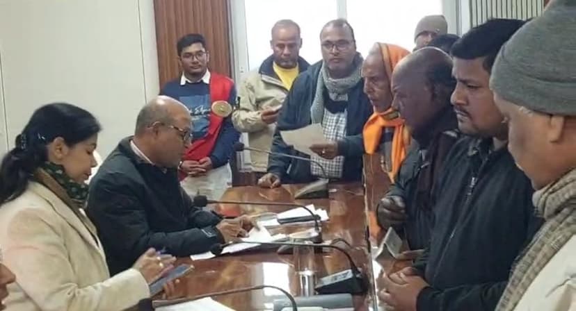 वैशाली डीएम के जनता दरबार में पहुंचे 50 मामले, जमीन विवाद सबसे ज्यादा