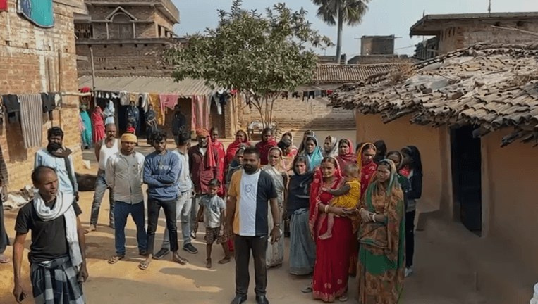 नवादा के गैरबा गांव के सैकड़ों ग्रामीण आज भी झोपड़ी में रहने को मजबूर, ग्रामीणों ने की जांच और कार्रवाई की मांग”