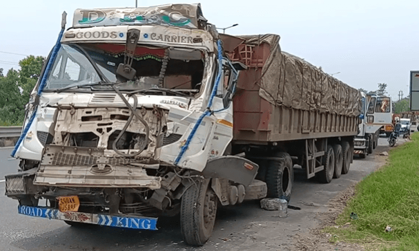 चुटूपालू घाटी में कोयला लदा ट्रेलर दुर्घटनाग्रस्त,जेसीबी व क्रेन से हुआ रास्ता साफ