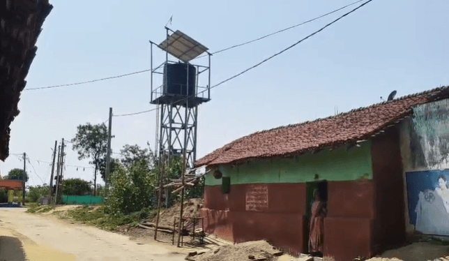 लगभग 200 आबादी की इस गांव में एकमात्र जलस्रोत,सुबह 3 बजे से लगती लाइन