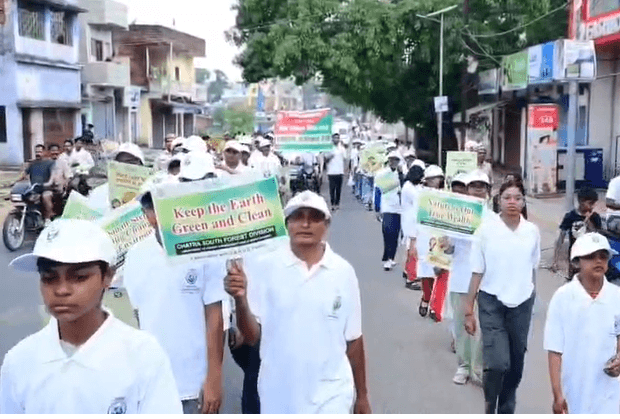 झारखंड के विभिन्न जिलों में वृक्षारोपण कार्यक्रम,कई जहगों पर चला जागरूकता अभियान