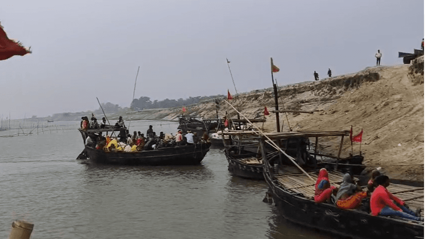 नाव-ट्रैक्टर से पहुंची टीम, 110 बच्चों का टीकाकरण
