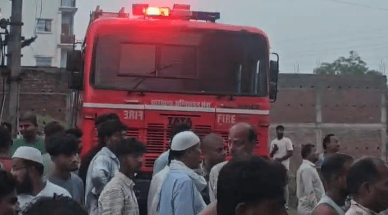 फर्नीचर गोदाम में लगी भीषण आग, लाखों का नुकसान