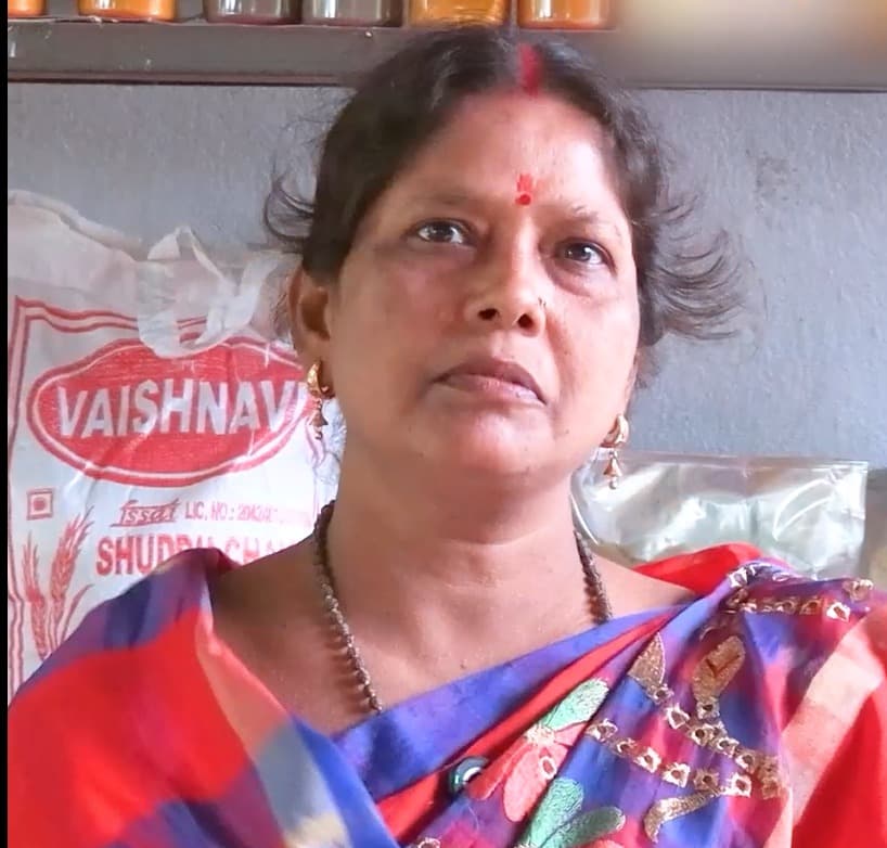 "पहले खेतों में काम करती थी, आज खुद का डेयरी केंद्र चला रही हूं"