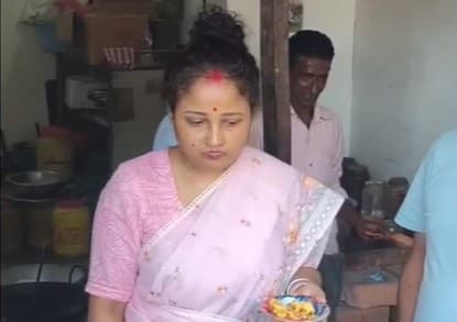 अचानक कसमार पहुंचे CM हेमंत सोरेन, निर्माणाधीन सड़क का किया निरीक्षण, होटल में बैठकर खाई पकौड़ी