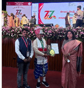 बेंगलुरु में केंद्रीय रेशम बोर्ड के 77वां स्थापना दिवस समारोह में दुमका के श्री शम्भू नाथ देहरी को मिला पुरस्कार