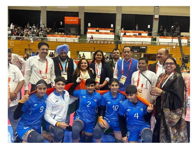 एशियन गेम्स में खेल मंत्री श्रेयसी सिंह ने कबड्डी और तैराकी प्रतियोगिताओं का लिया जायजा